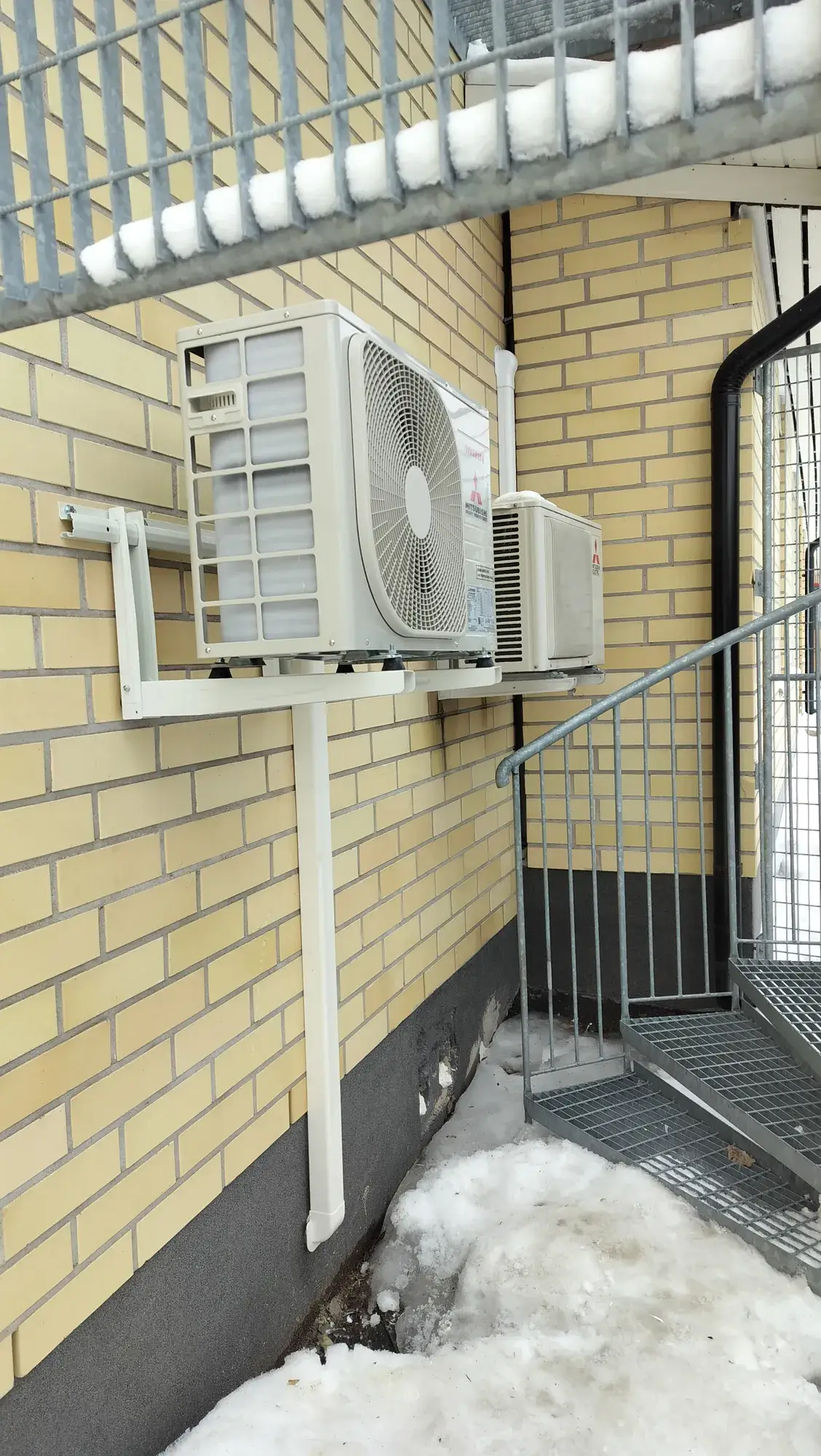 Lämpöpumppu tiiliseinällä